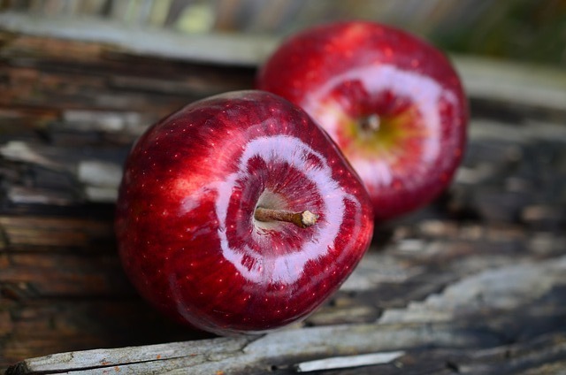 A renal-friendly diet should include apples